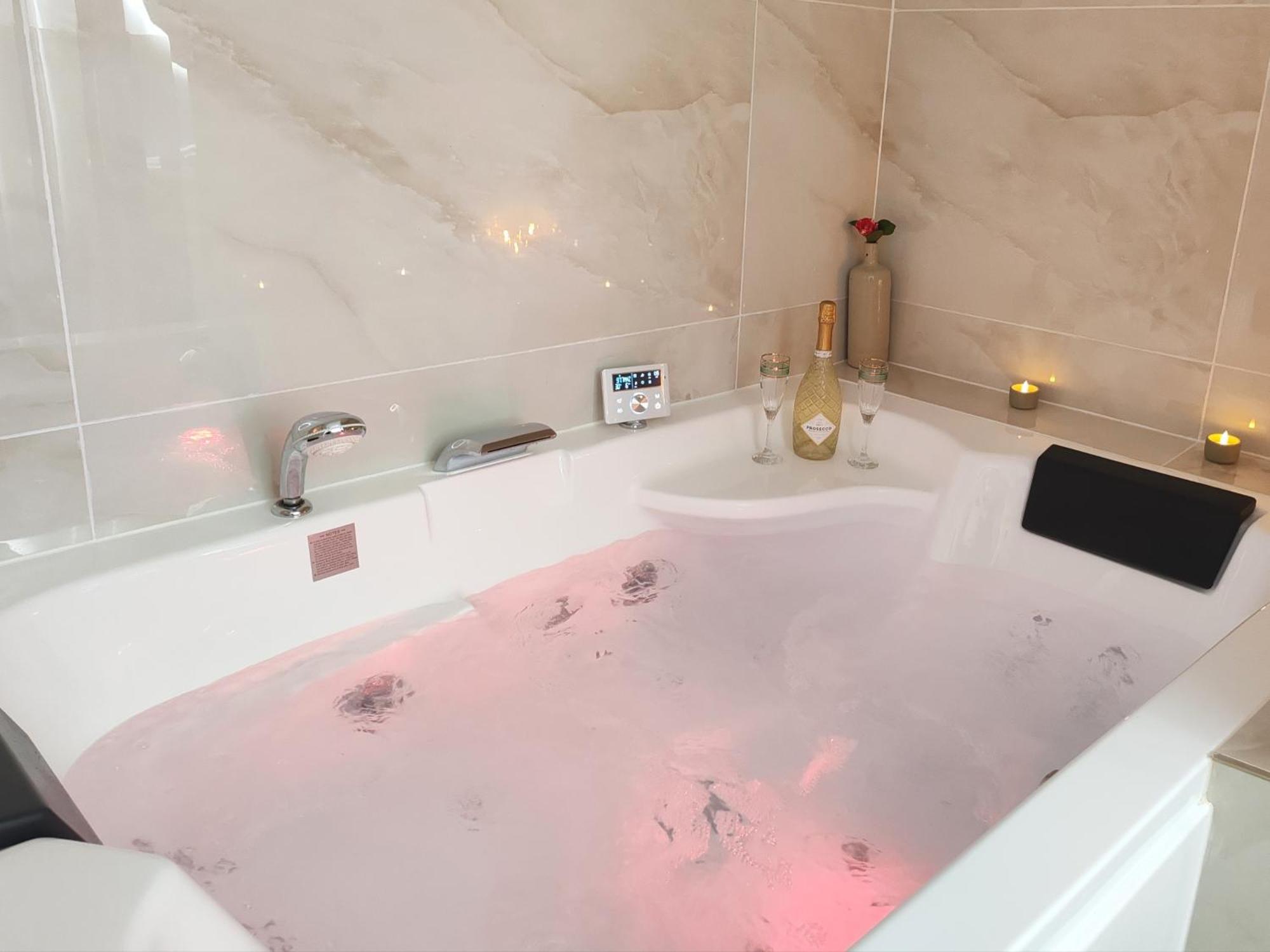 Appartement Bulle D'Antan En Coeur De Ville - Monument Classe Historique - Grand Jaccuzi Castres  Eksteriør bilde
